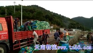 6.8米回程车到农场卸化肥